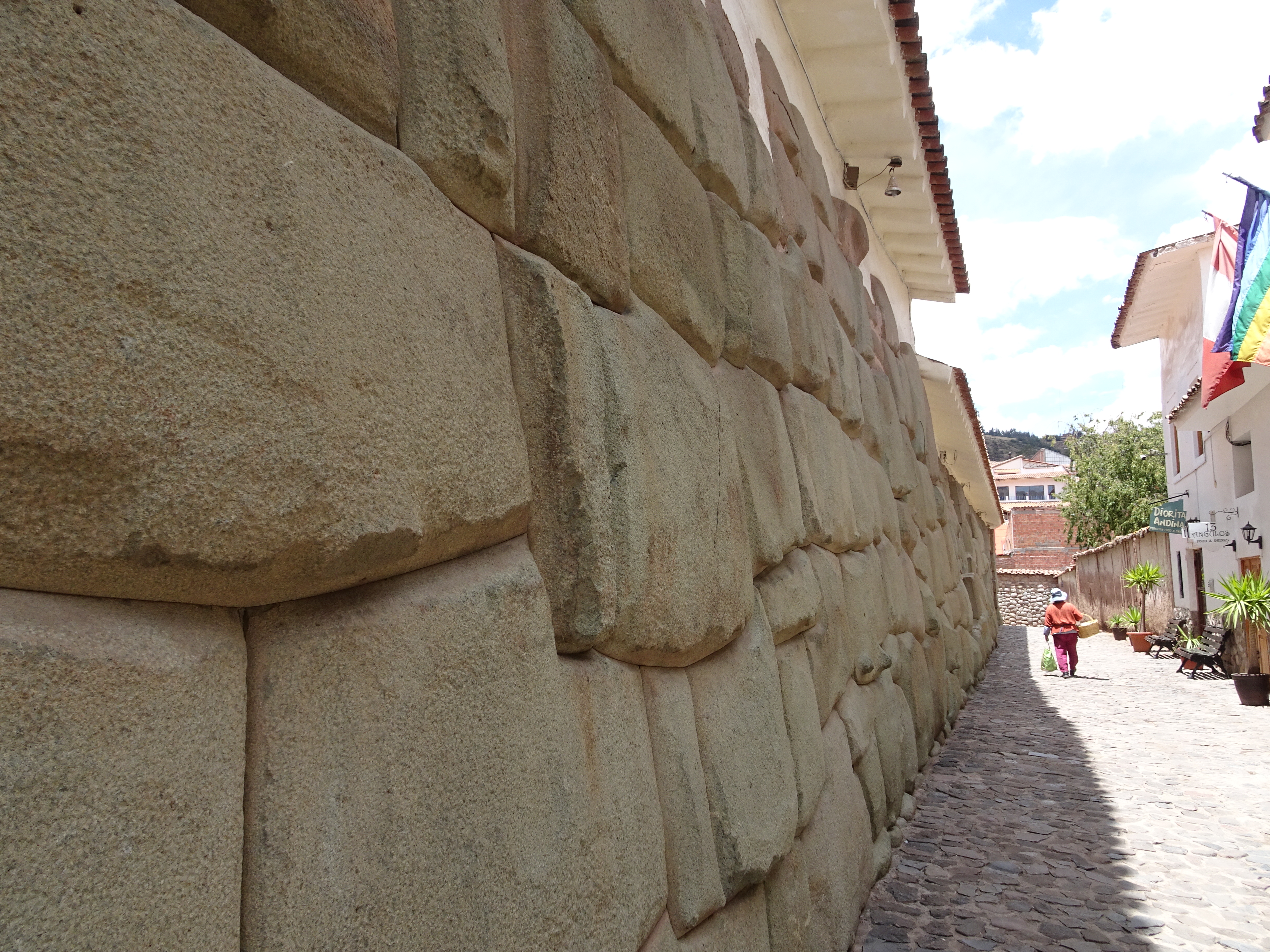 Alte Mauer im neuen Inkastil (ohne Mörtel)