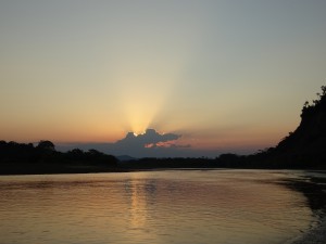 Sonnenuntergang im Dschungel