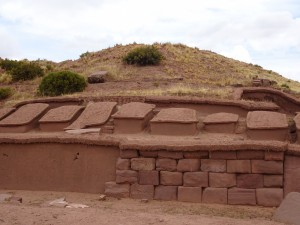 Gräber in Tiwanaku