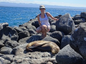 Olivia mit schlafendem Seehund