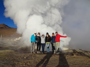 Gruppenfoto vor einem Geysir